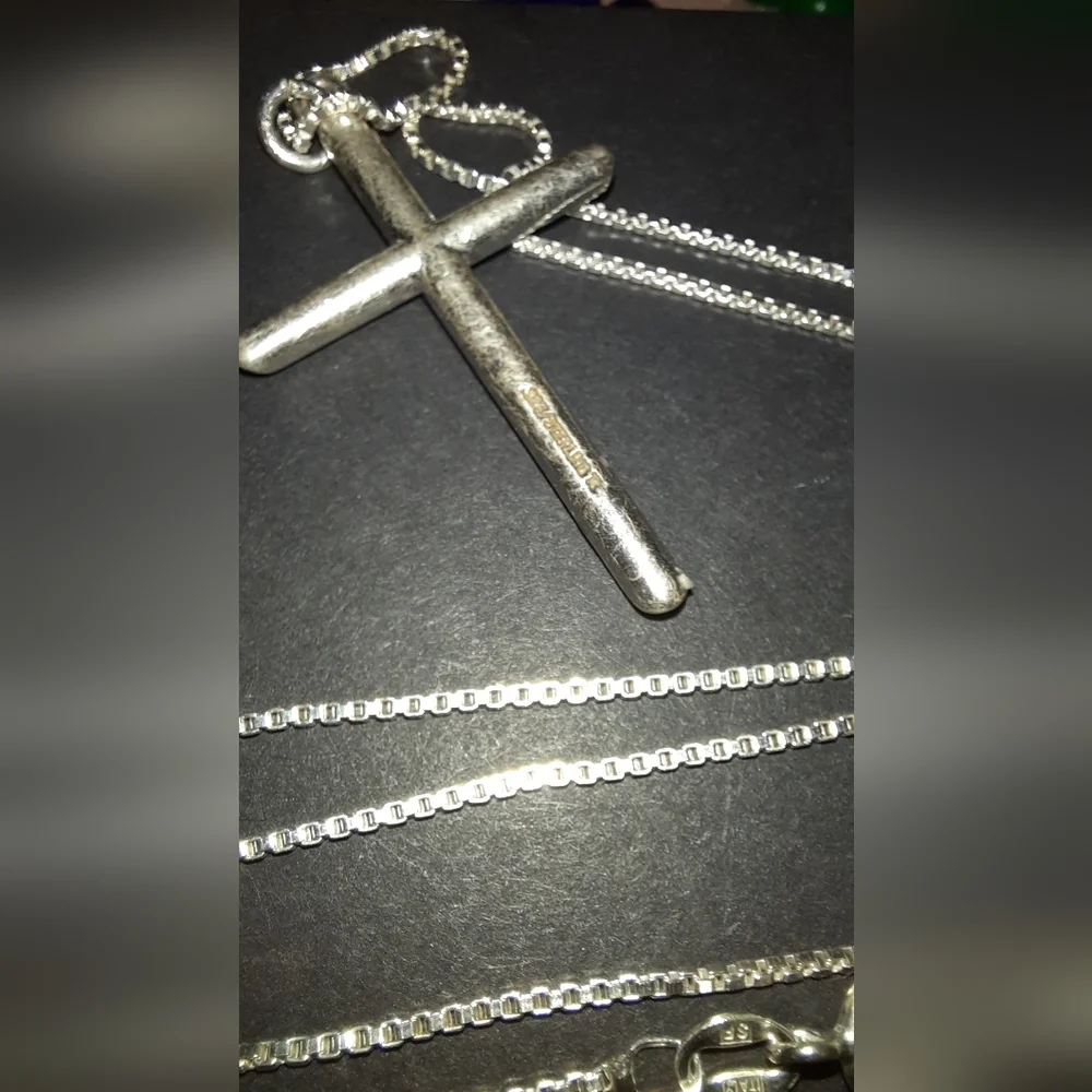 Sterling silver 925 Signed Distressed vintage cross, New 18in box chain - Picture 4 of 5